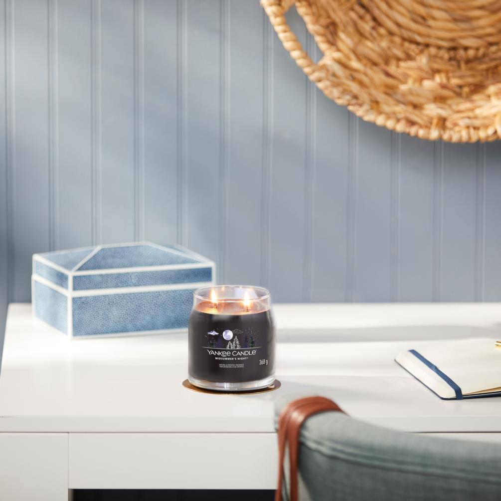 Yankee Candle Midsummers Night Medium Jar Extra Image 2